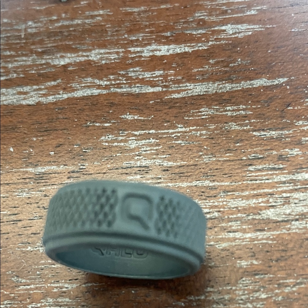 QALO Men's Silicone Ring - Gray size 9 NWOT - Picture 2 of 9